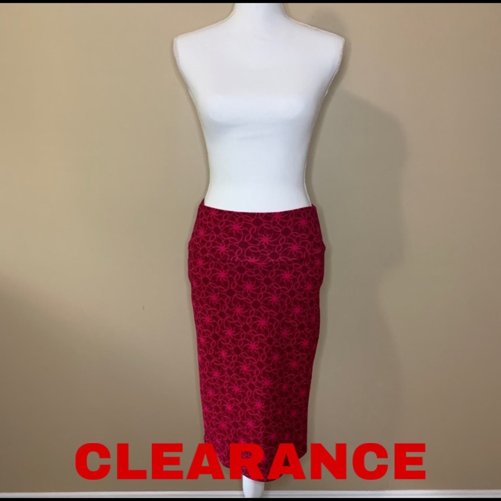 NWOT LuLaRoe Cassie Fuchsia Spiral Skirt